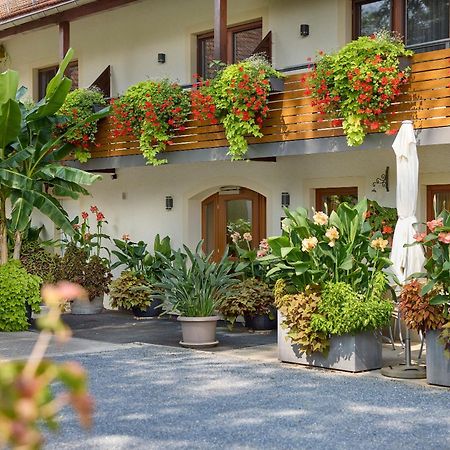 Hotel Garni Sonnenhof Reichenberg  Exterior foto