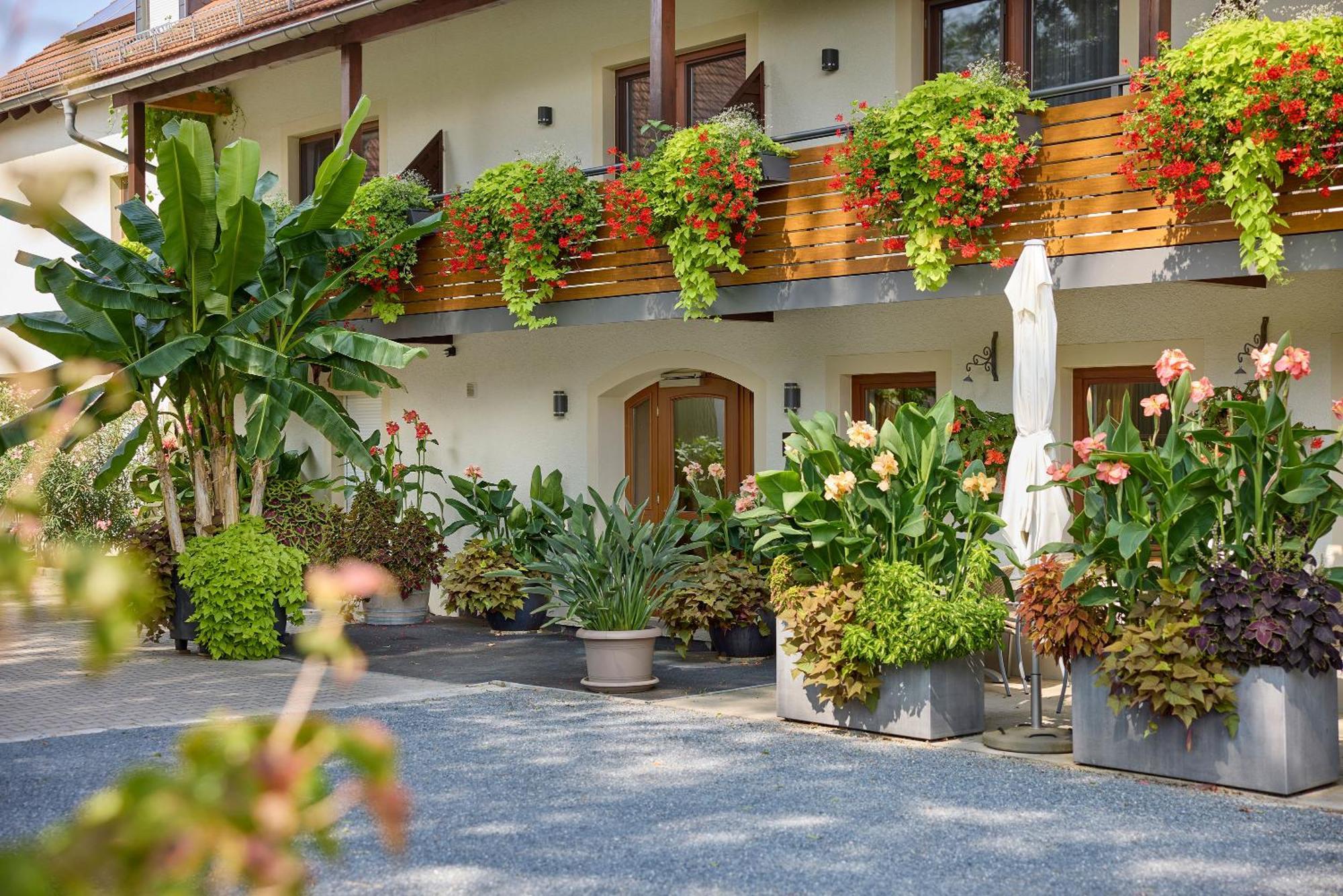 Hotel Garni Sonnenhof Reichenberg  Exterior foto